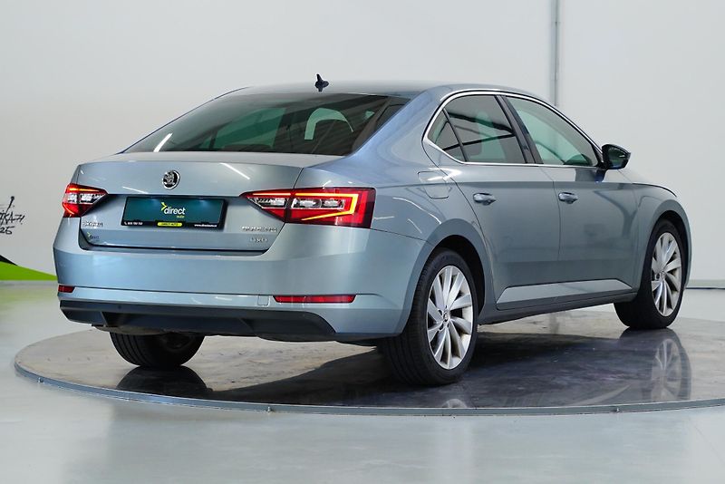 Škoda Superb - fotka 2 z 28