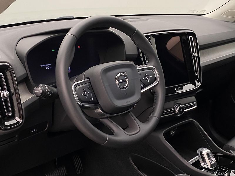 Volvo XC40 B4 DARK ULTIMATE AUT CZ - fotka 19 z 56