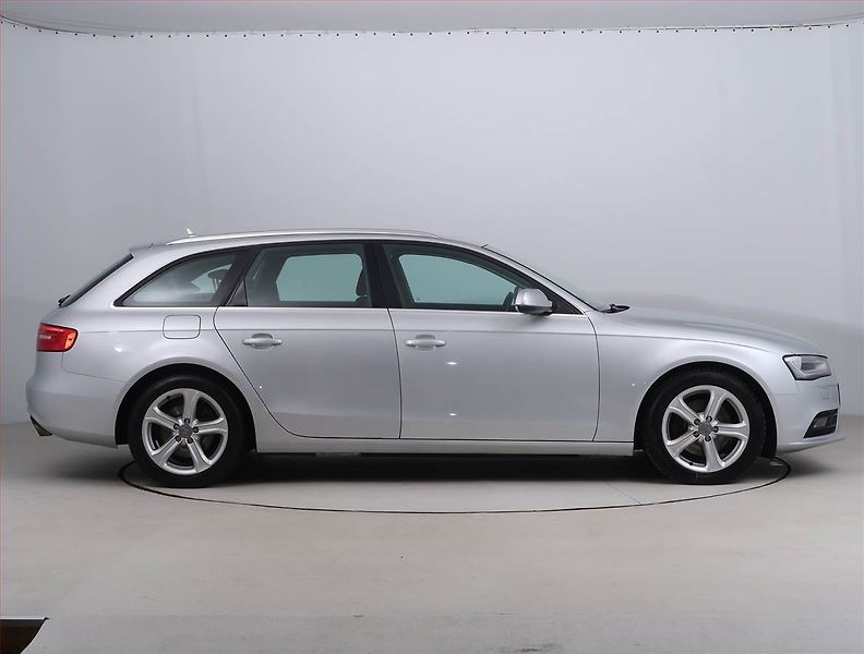 Audi A4 (2012) Ambition 1.8 TFSI, Serv.kniha - fotka 3 z 17