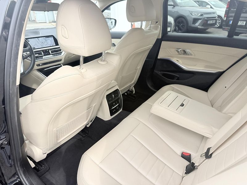 BMW Řada 3 320D  - fotka 32 z 43