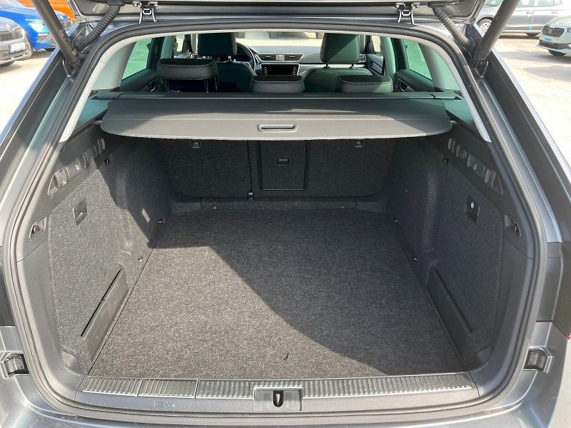 Škoda Superb (2024) COMBI STYLE PLUS 2.0 TDI 110 k - fotka 30 z 41