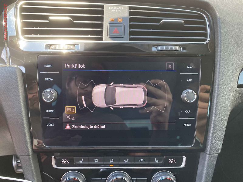 Volkswagen Golf (2017) 2.0 TDi, Sound, navi - fotka 17 z 17