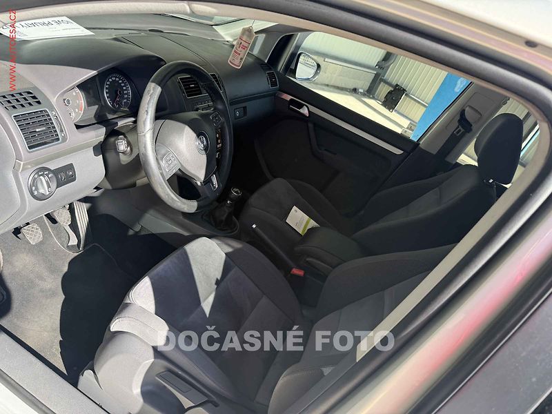 Volkswagen Touran (2010) 1.4TSi, 2.maj,ČR, servis - fotka 3 z 3