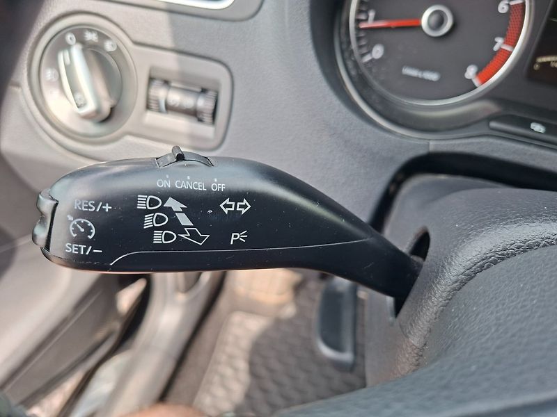 Volkswagen Polo (2012) 1.4i 63kW STYLE -VÝBAVA! - fotka 19 z 37