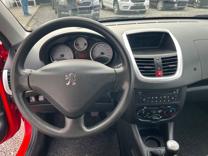 Peugeot 206 (2009) + 1.1 i - fotka 11 z 15