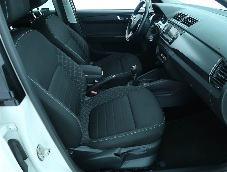 Škoda Fabia (2015) 1.2 TSI, Tempomat - fotka 9 z 17