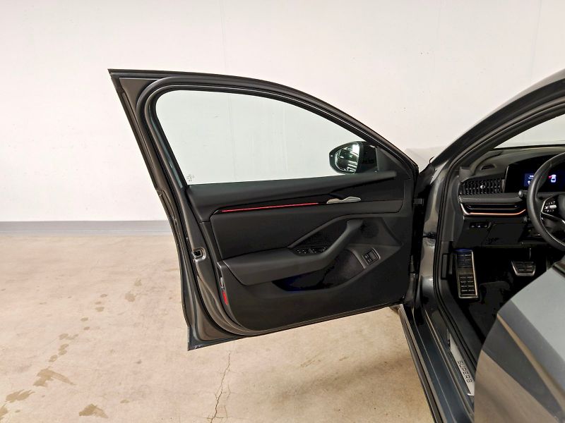 Škoda Superb (2025) iV 1.5 TSI 150 kW DSG Sportlin - fotka 21 z 32