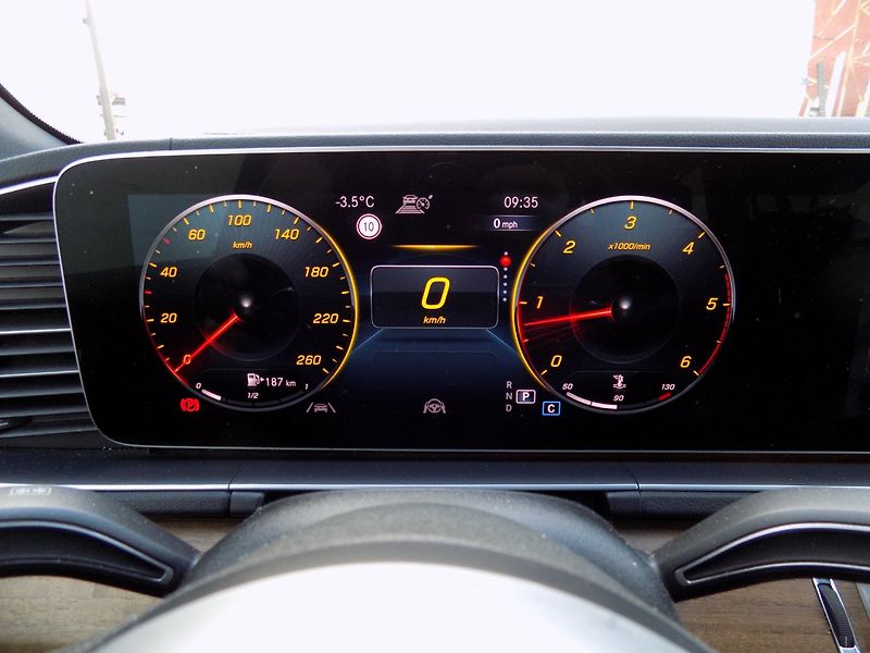 Mercedes-Benz GLS (2020) 400d/AMG-Line/4-Matic/1.M.ČR/ - fotka 32 z 47