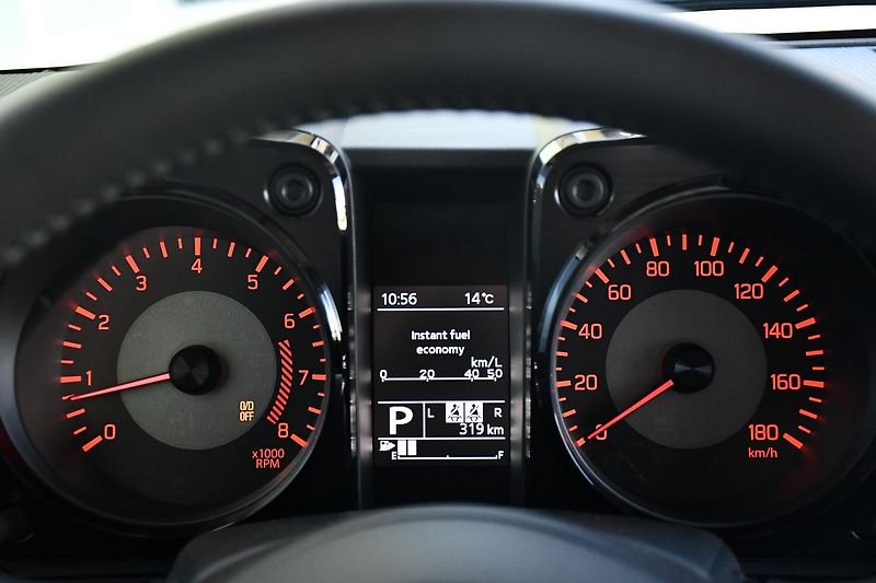 Suzuki Jimny 1,5 GLX AUTOMAT  - fotka 22 z 36