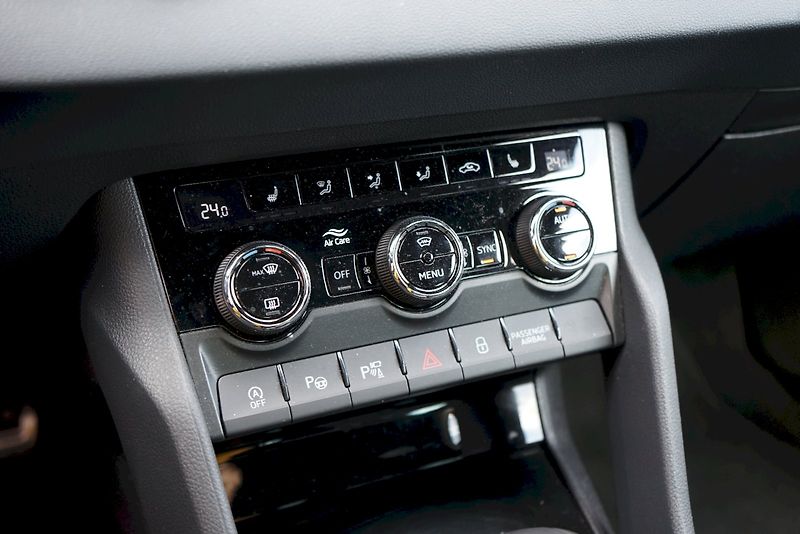 Škoda Karoq (2025) TSI 110 kW DSG Sportline - taž - fotka 22 z 33