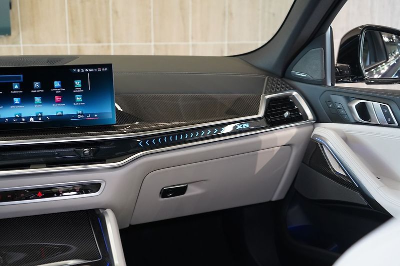 BMW X6 30d xDrive, Vzudch, Masáž - fotka 48 z 48