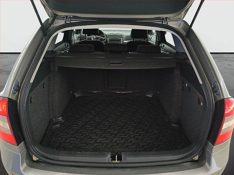 Škoda Octavia (2011) 2.0 TDI, Serv.kniha, Xenony - fotka 12 z 16