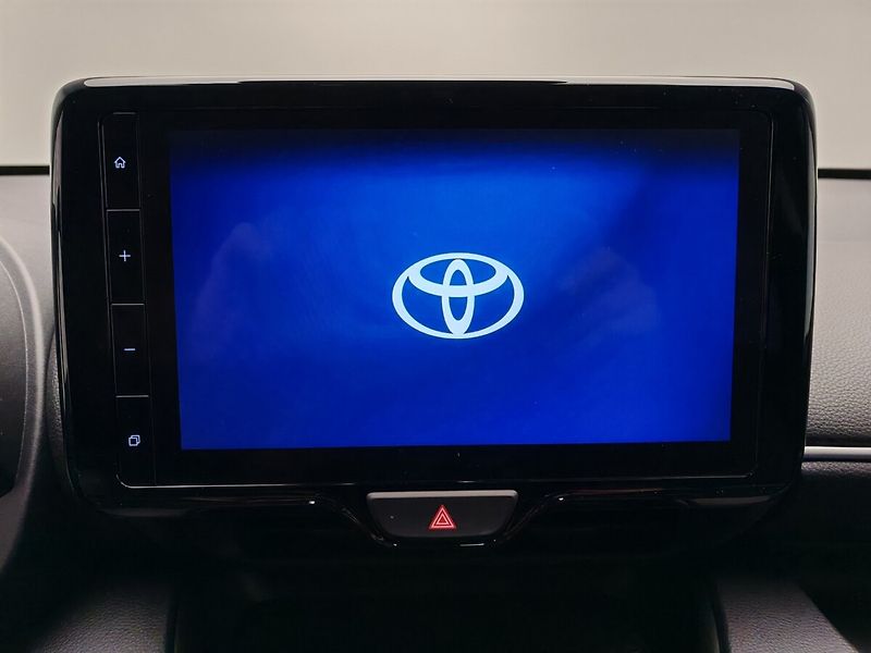 Toyota Yaris 1.5 Hybrid e-CVT Style - fotka 23 z 30