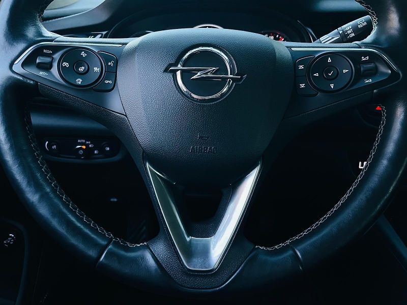 Opel Insignia 2.0CDTi KAMERA VÝHŘEV SERVISKA - fotka 25 z 51