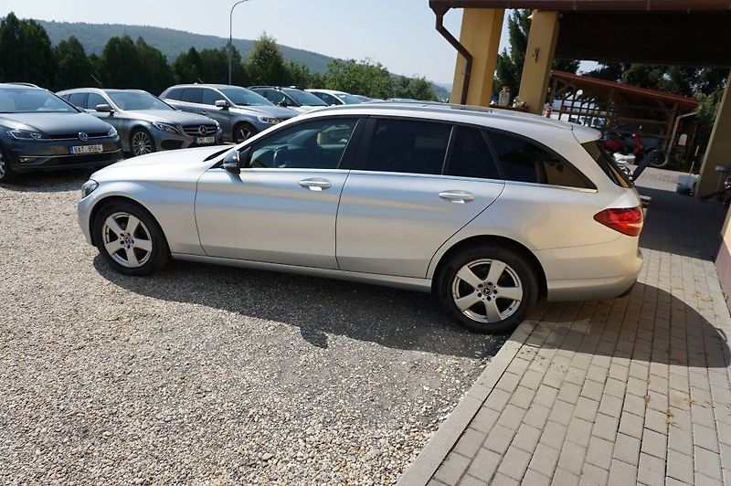 Mercedes-Benz Třídy C (2017) C220  4 MATIC - fotka 4 z 48