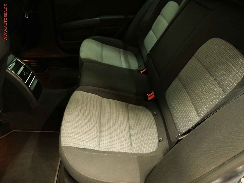 Škoda Superb (2010) 2.0TDI, Xenon, AC - fotka 11 z 22
