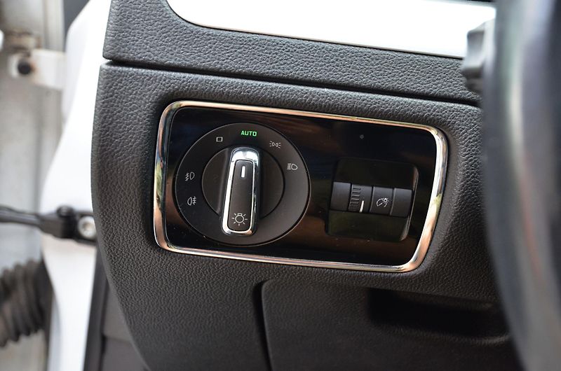 Škoda Superb (2015) 2.0 TDi DSG 4x4 WEBASTO /TAŽNÉ - fotka 25 z 38