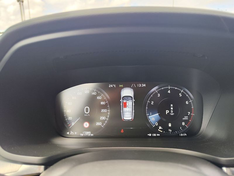 Volvo V60 B3 2.0/120kW Momentum Aut. - fotka 14 z 28