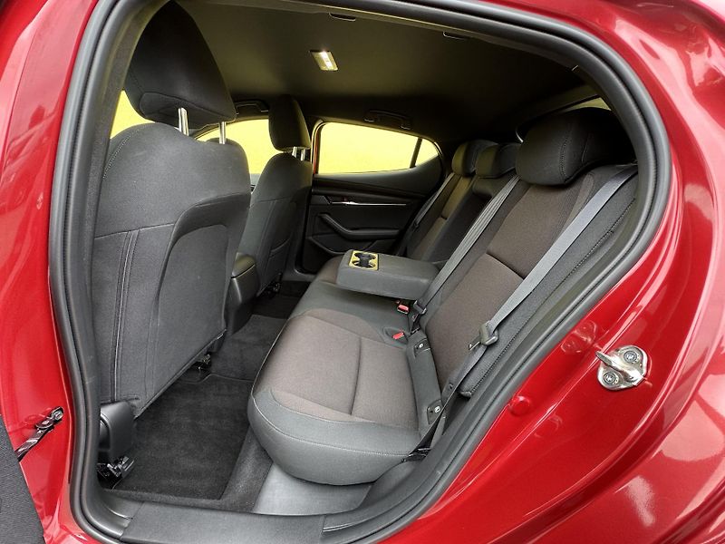 Mazda 3 (2019) 2.0L SKYACTIV-G * ČR * 1.Maj.  - fotka 31 z 43