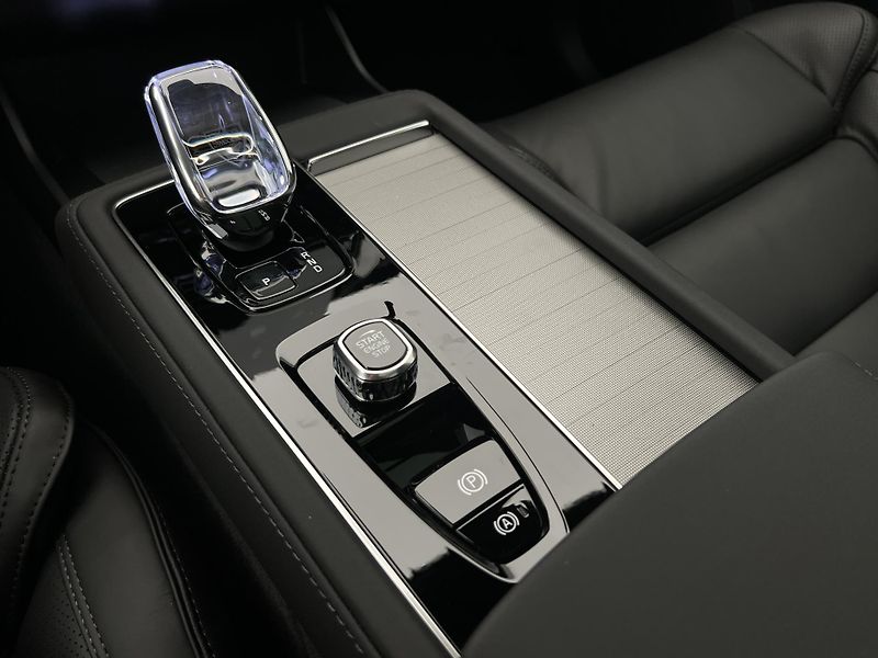 Volvo XC90 (2026) B5 AWD BLACK EDITION PLUS - fotka 32 z 49