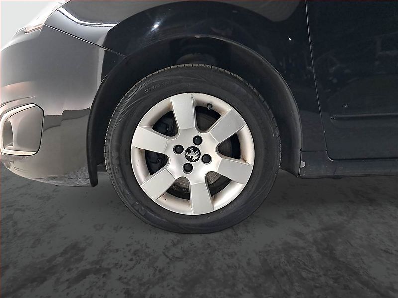 Peugeot 5008 (2016) 1.6 BlueHDi, 7 míst, Navi - fotka 15 z 22