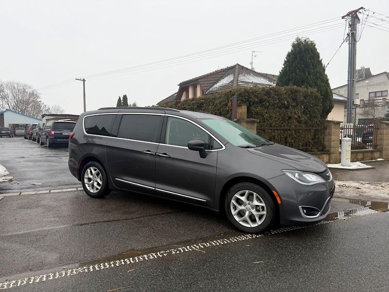 Chrysler Pacifica (2017) 3,6 Pentastar Touring 8 míst 2 - fotografie inzerátu