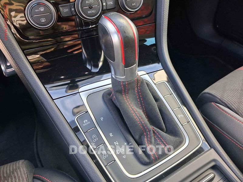 Volkswagen Golf (2019) 2.0 TSi, GTi, DSG, LED - fotka 16 z 20