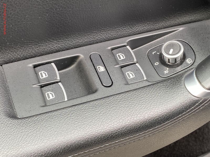 Volkswagen Passat (2013) 2.0 TDi, ČR, Bixen, kamera - fotka 10 z 18