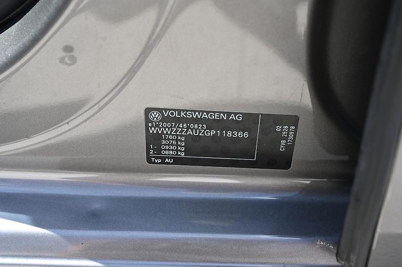 Volkswagen Golf 1.2TSI 81KW BMT rezervace - fotka 33 z 46