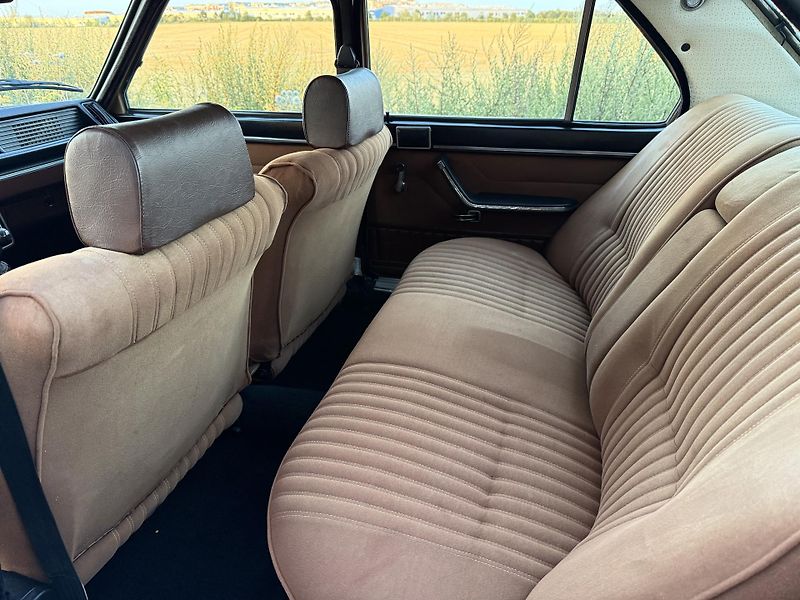 Fiat 132 1800 GLS 5 rychlostí REZERVACE - fotka 15 z 17