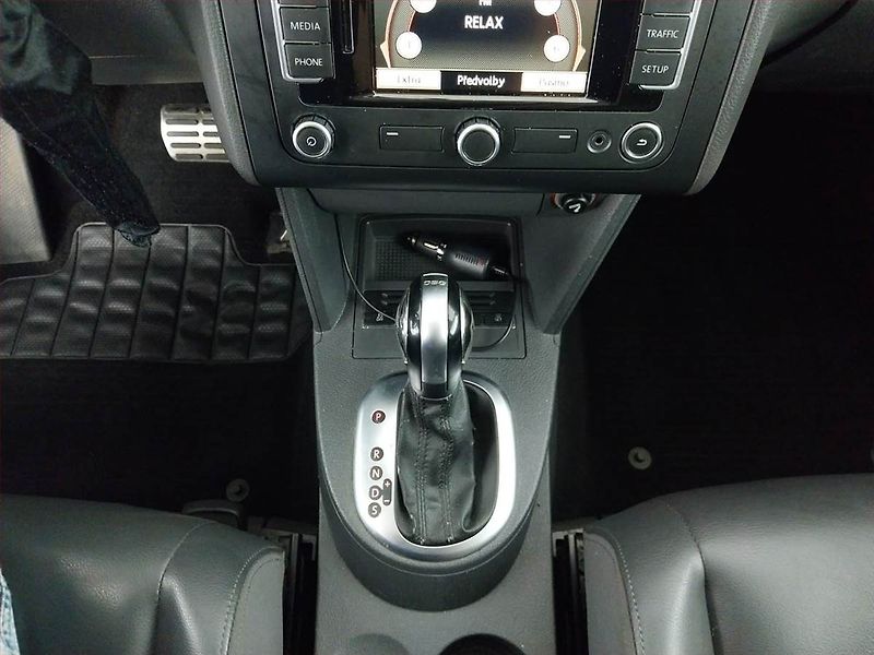 Volkswagen Touran (2014) Comfortline 2.0 TDI, 7 míst - fotka 13 z 19