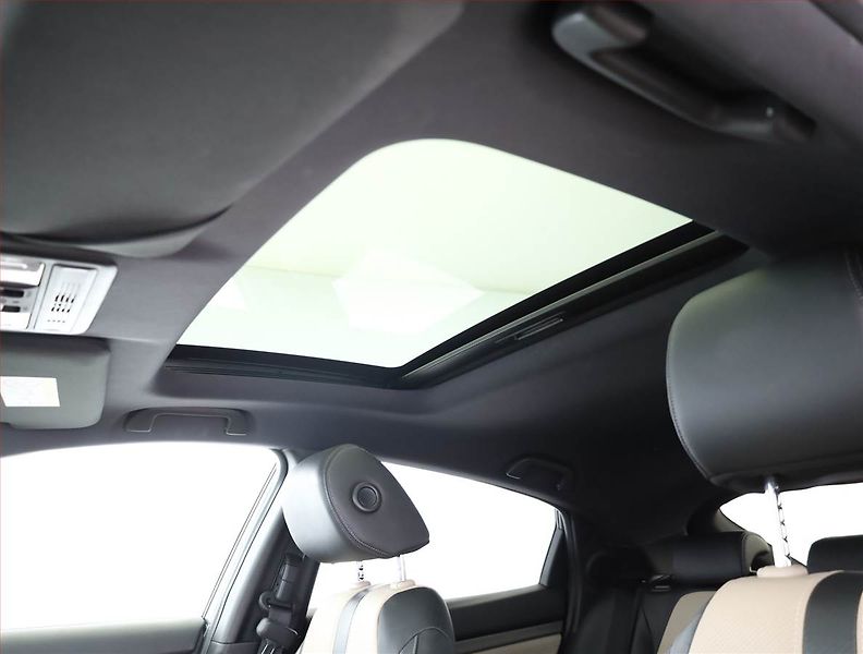 Honda Civic (2020) 1.0 VTEC Turbo, Automat - fotka 17 z 19
