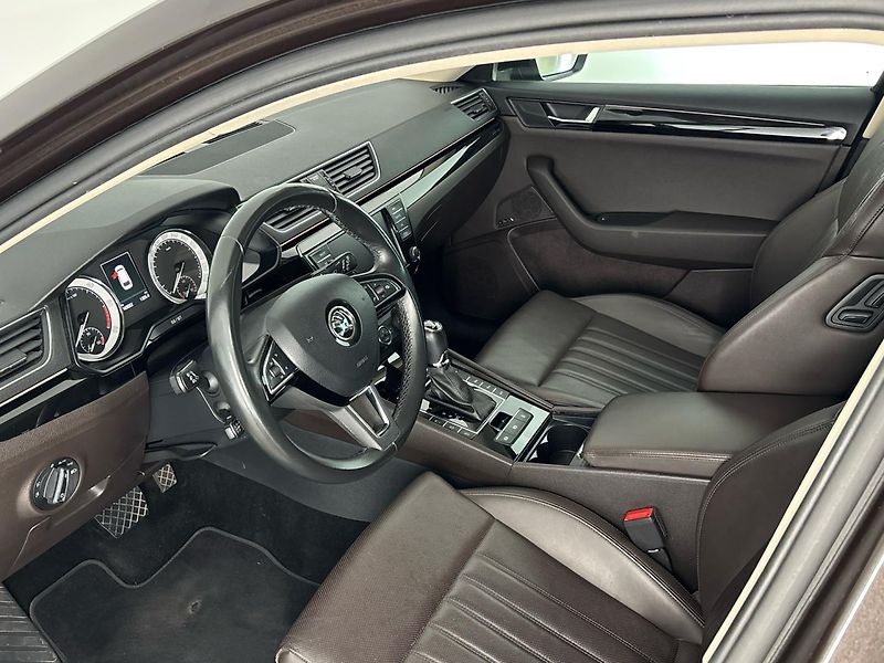 Škoda Superb Laurin & Klement 4x4 DSG - fotka 6 z 32
