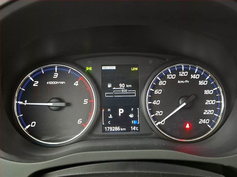 Mitsubishi Outlander (2017) 2.2 DI-D, 4X4, Automat - fotka 11 z 20