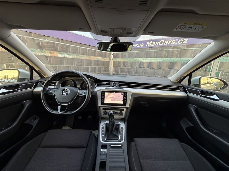 Volkswagen Passat 2.0 TDI Comfortline - fotka 7 z 21