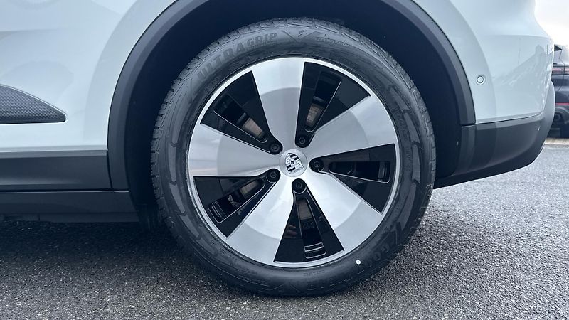Porsche Macan (2026) 4 - fotka 12 z 30