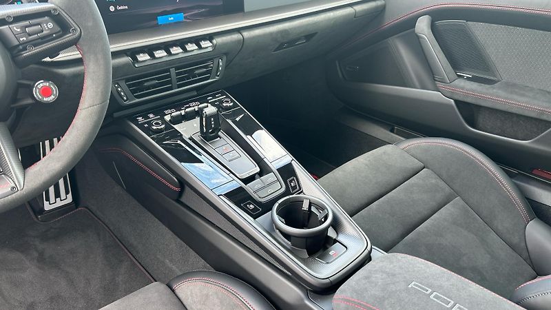 Porsche 911 (2026) Carrera 4 GTS Cabriolet - fotka 19 z 30