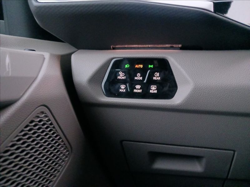 Volkswagen Multivan 2,0 TSI 150kW LONG STYLE - fotka 16 z 27