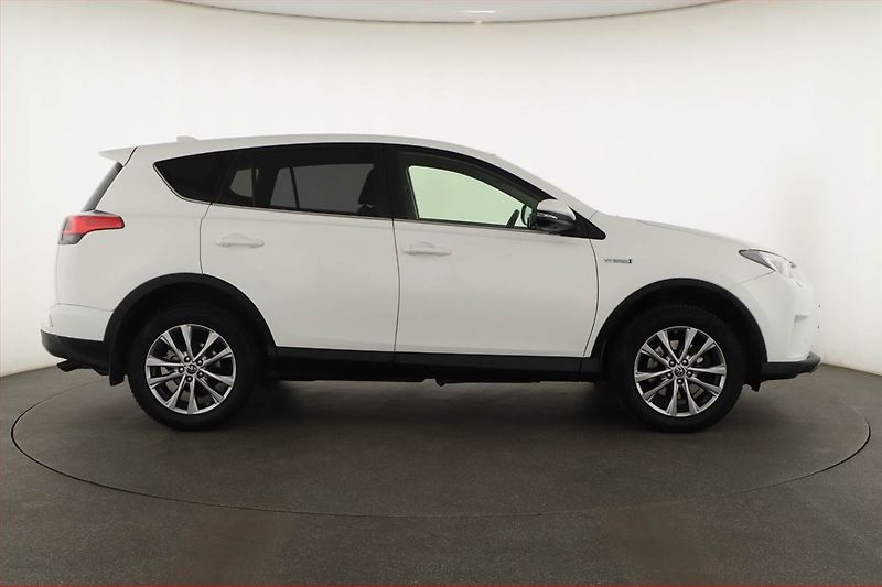 Toyota RAV4 (2017) 2.5 Hybrid - fotka 6 z 21