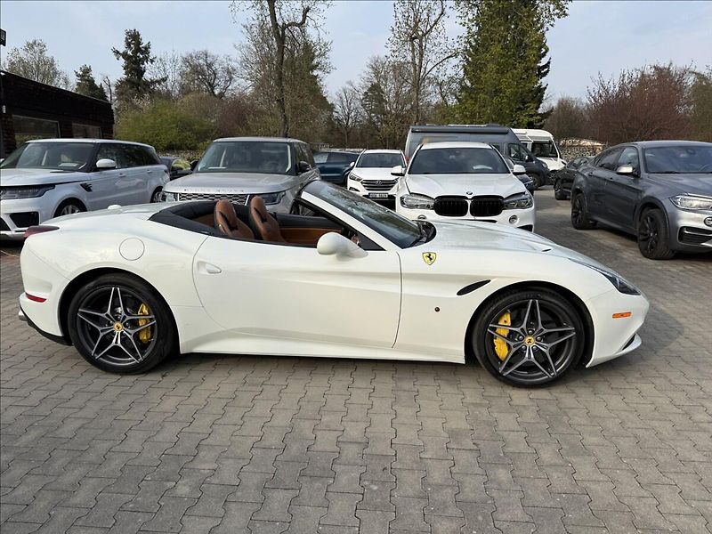 Ferrari California T 3,9 V8 412 kW - fotka 2 z 26