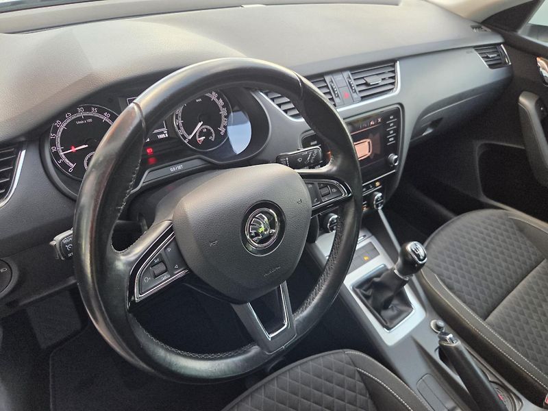 Škoda Octavia (2017) 1.6 TDI SERVISNÍ KNÍŽKA - fotka 6 z 8