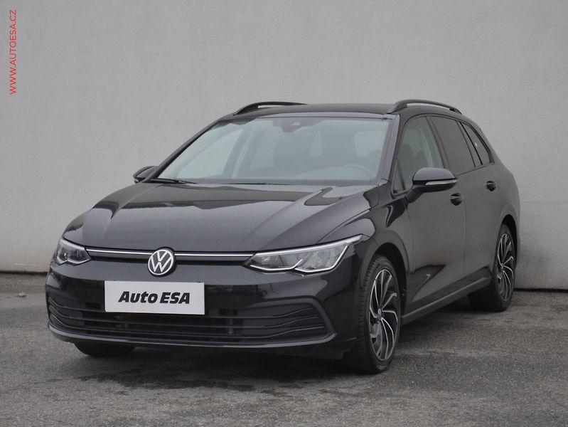 Volkswagen Golf (2021) 1.5TSi, ČR, Life, LED, park - fotka 3 z 22