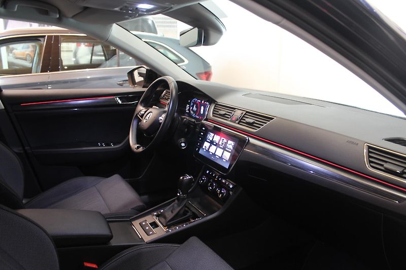 Škoda Superb (2022) 2.0TDI DSG Style Display LED - fotka 11 z 32