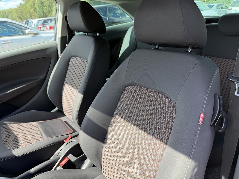 Seat Ibiza 1.4i REZERVACE - fotka 15 z 22