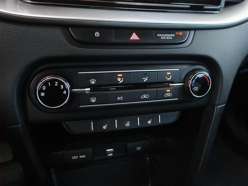 Kia Ceed (2022) Silver 1.0 T-GDI, Serv.kniha - fotka 15 z 17