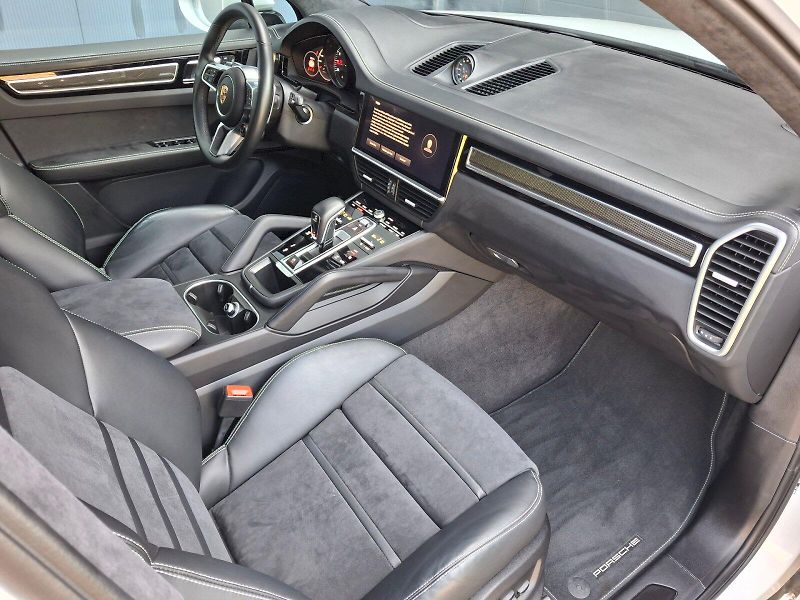 Porsche Cayenne (2023) GTS 4,0 338kW - fotka 20 z 35