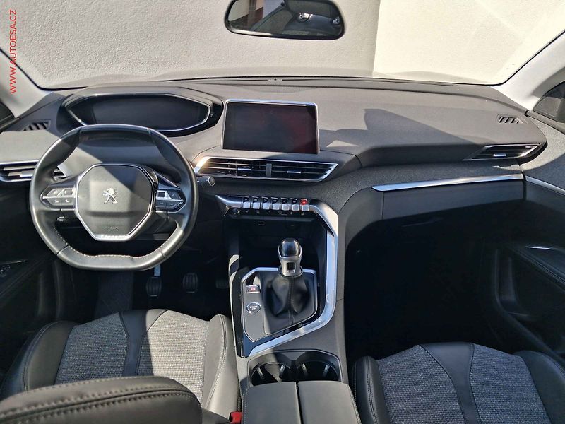 Peugeot 5008 (2017) 1.2 PT, Allure, navi, kamera - fotka 8 z 20