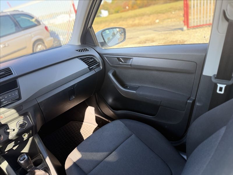 Škoda Fabia 1,0 - fotka 17 z 23