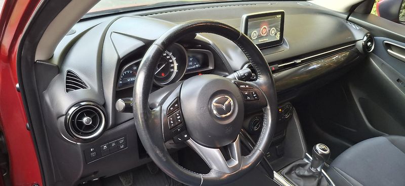 Mazda 2 1.5 66 KW výbava - fotka 32 z 41