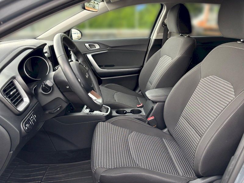 Kia Ceed (2025) 1.5 T-GDi TOP 7DCT - fotka 15 z 29